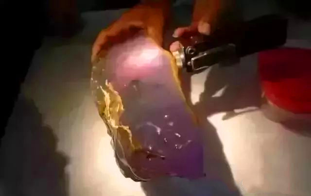 细数缅甸翡翠公盘三大传奇，迄今无法被超越，有一件能把老板气死