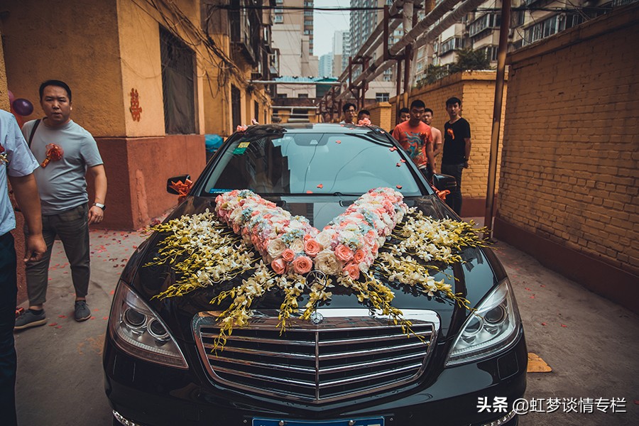 婚礼当天小舅子要10万新郎退婚,结婚小舅子堵门要红包怎么说