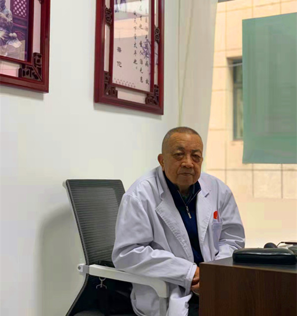 兰州81岁老中医,仍坚守一线,开小方治大病