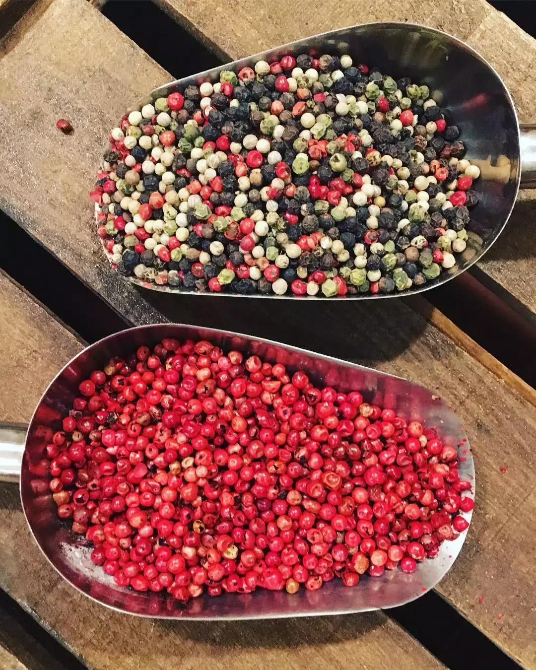 黑胡椒白胡椒香料介绍,山胡椒怎么分白胡椒和黑胡椒