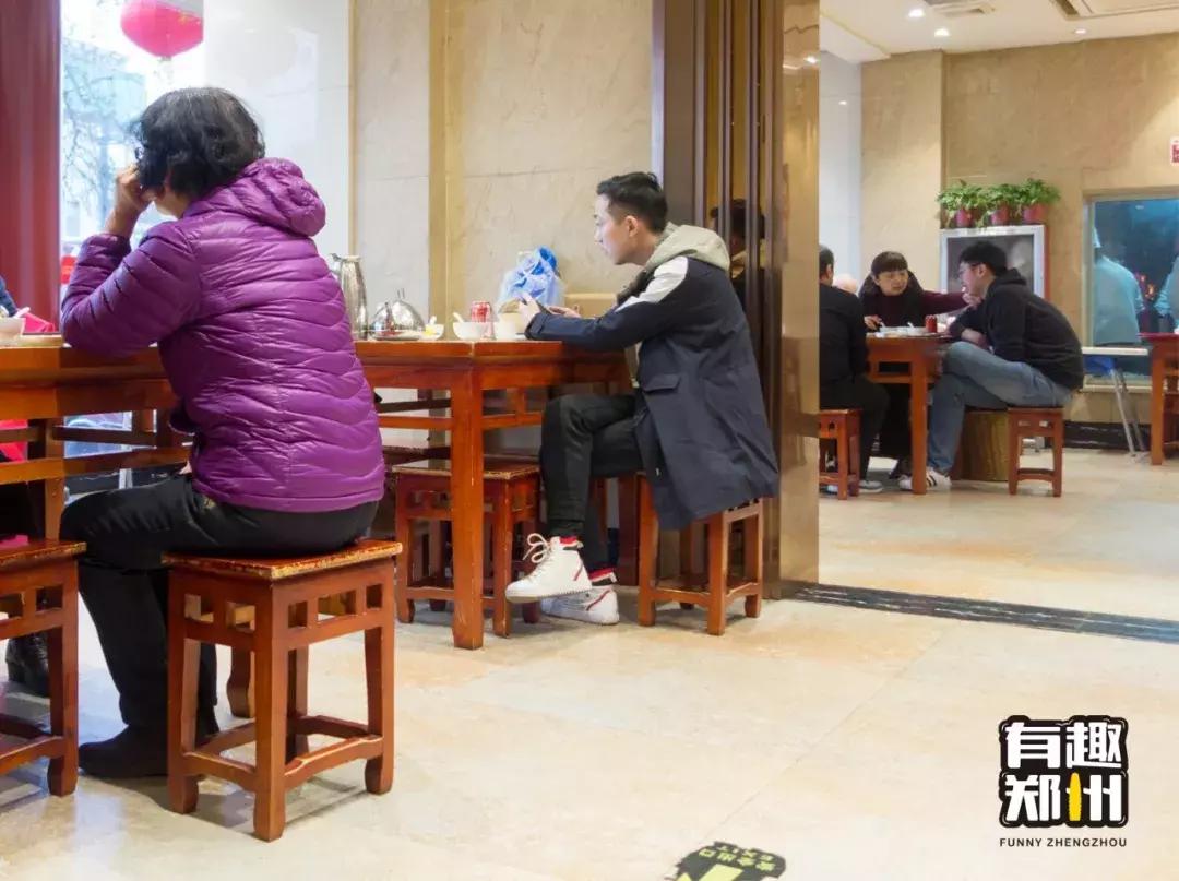 称霸紫荆山商圈40年的老店里，藏着郑州的人间烟火