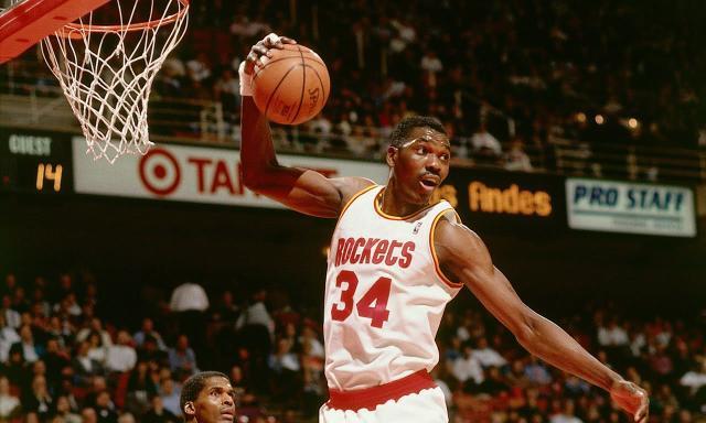 字母哥宣布退役最新消息,字母哥成为nba历史第一人