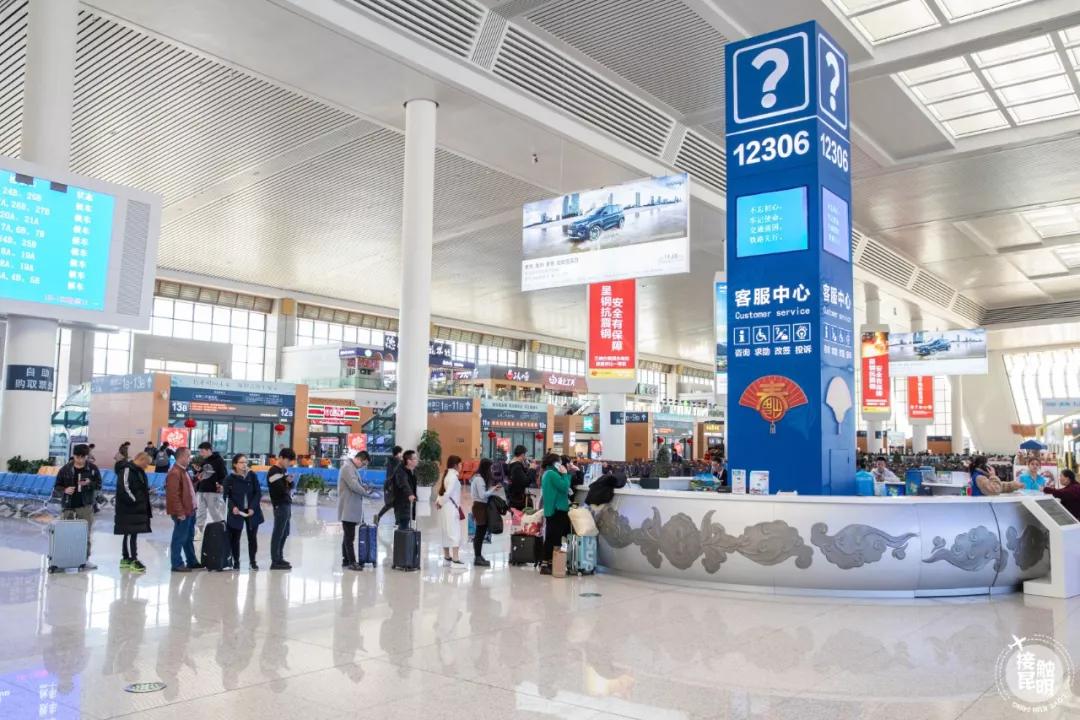 直击春运首日各地出行现场,春运首日直击带上祝福温暖回家