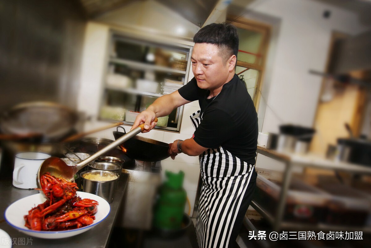 现在卤菜加盟开店哪家好，开店帮扶怎么样？