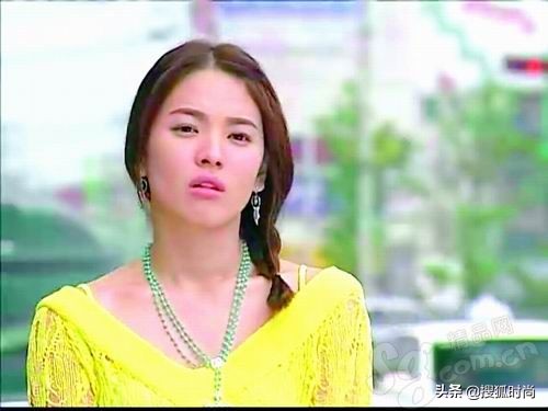 宋慧乔宋仲基最新照,宋慧乔离婚后化烟熏妆气场强大