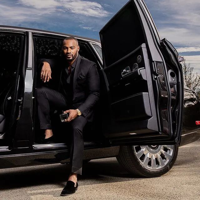 他是最成功的黑人男模，拥有四分之一中国血统，以健壮身材而闻名