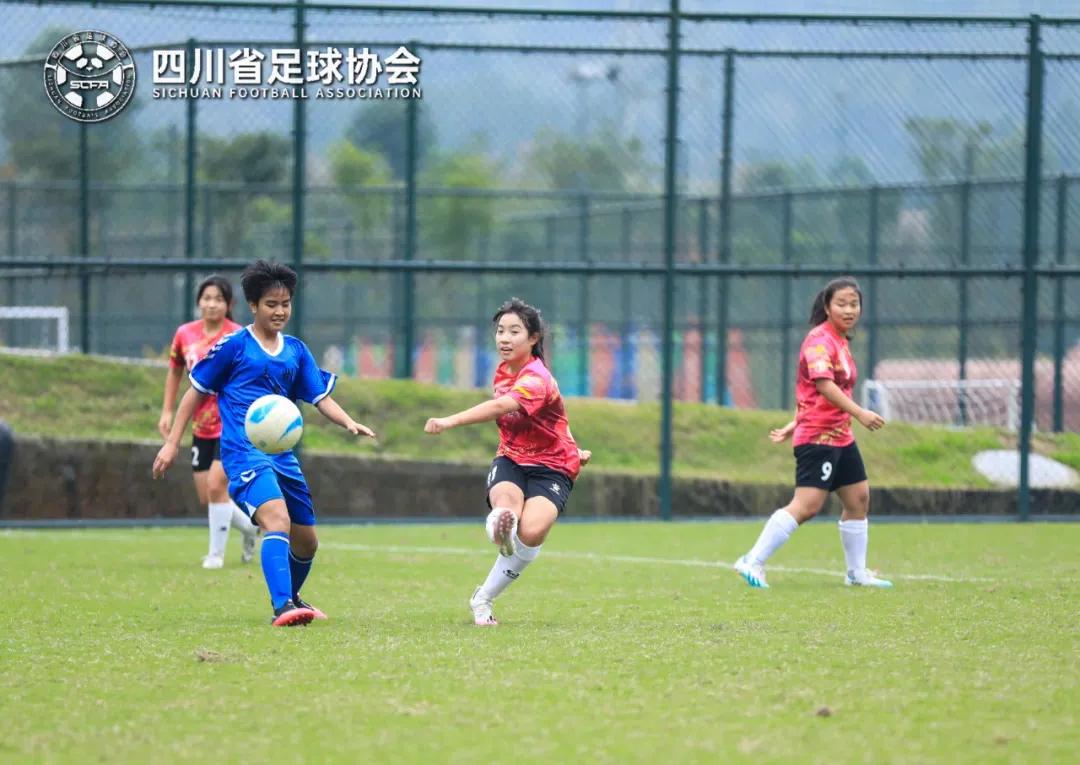 为中国女篮球队点赞,四川广元中学足球队