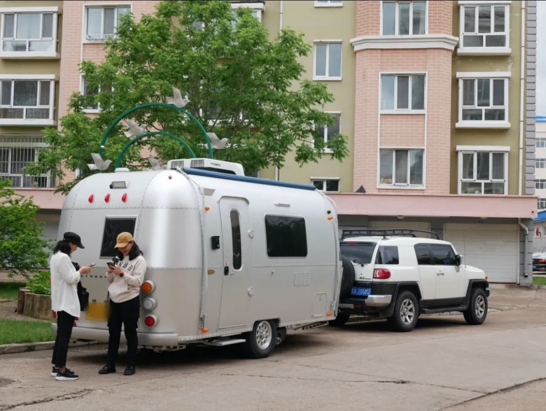 女人独自驾车旅游,女人独自驾车去新疆