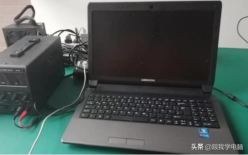 联想小新潮7000充电灯不亮不开机,联想笔记本不充电怎么回事