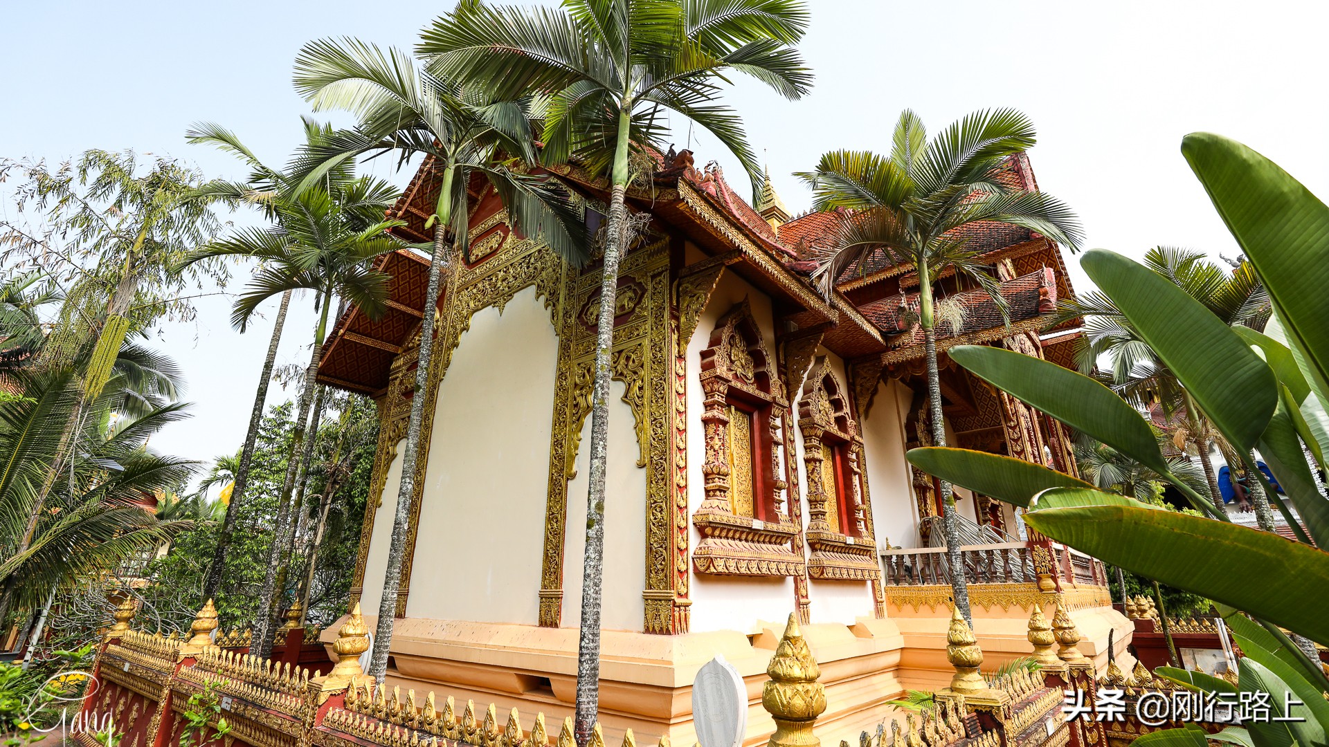 西双版纳总佛寺，历史悠久，佛教信徒将此寺视为拜佛圣地