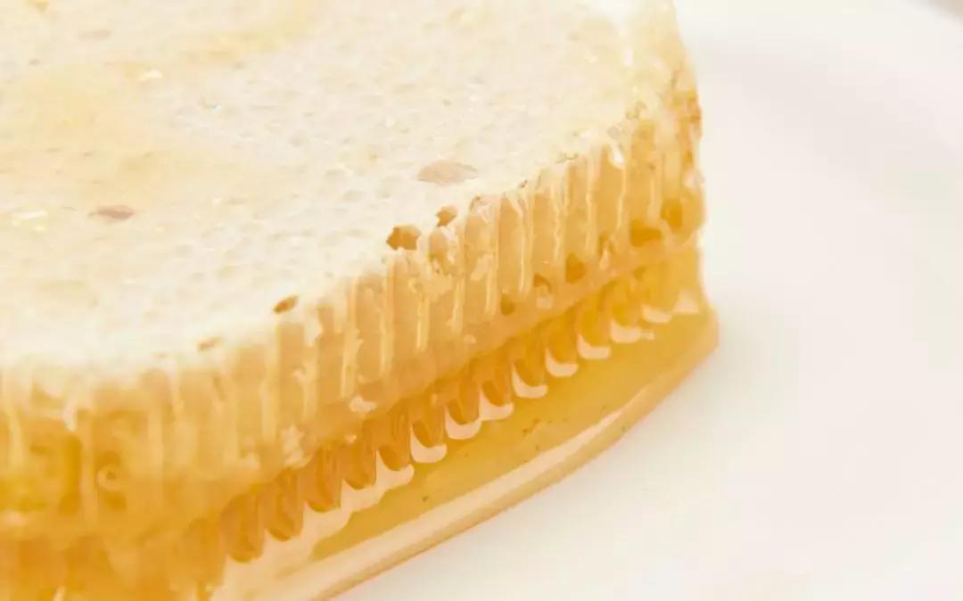 舌尖上的蜂蜜吃法,蜂蜜块嚼着吃推荐