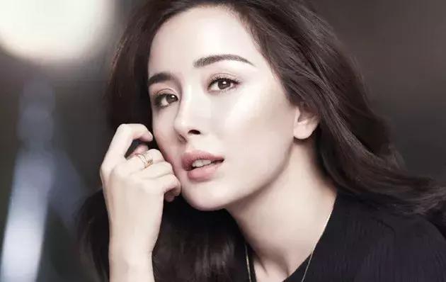 必买品牌护肤彩妆推荐女士用,最好用的护肤彩妆套装推荐女性