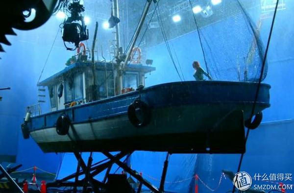 看腻了小鲜肉？《海王》凭肌肉和女神实现口碑逆袭：DC漫改指南