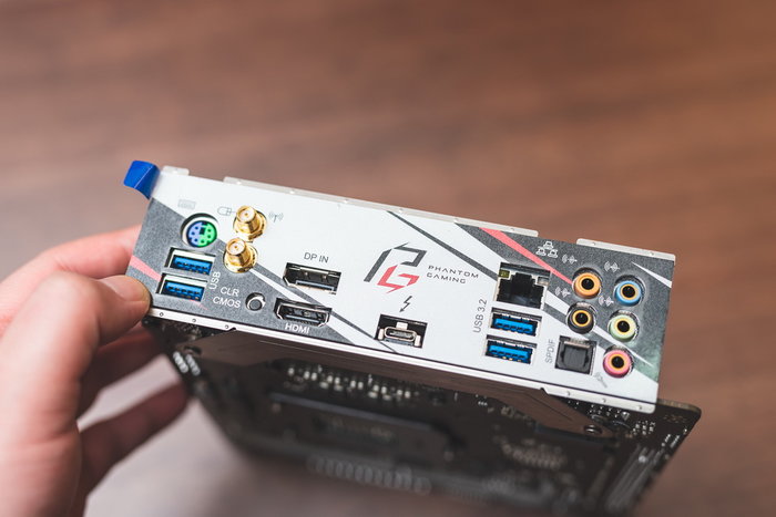 圣诞节前装一台白色雪花主机