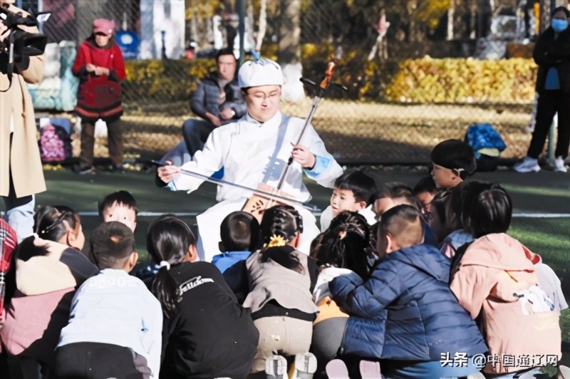 小朋友，来和美丽的秋天约会吧