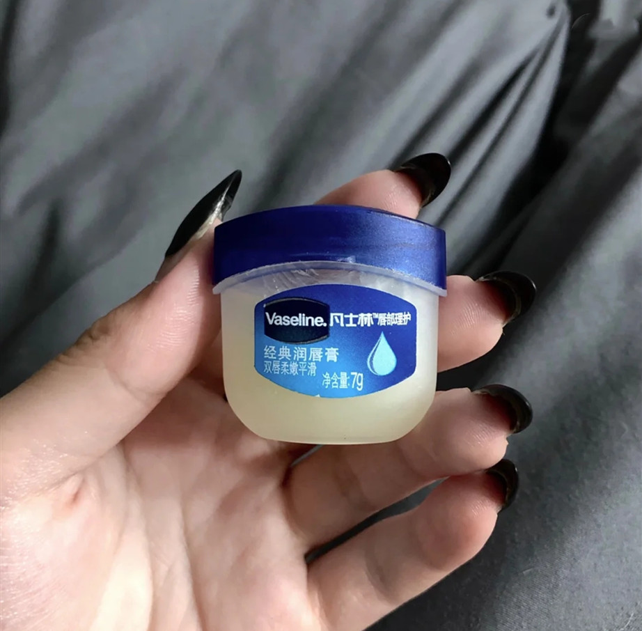 再昂贵的口红也只是点缀,遮盖深唇纹最好的口红