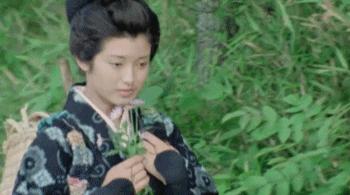 她是私生子，14岁成名，与父亲断绝关系，却在巅峰时期选择隐退