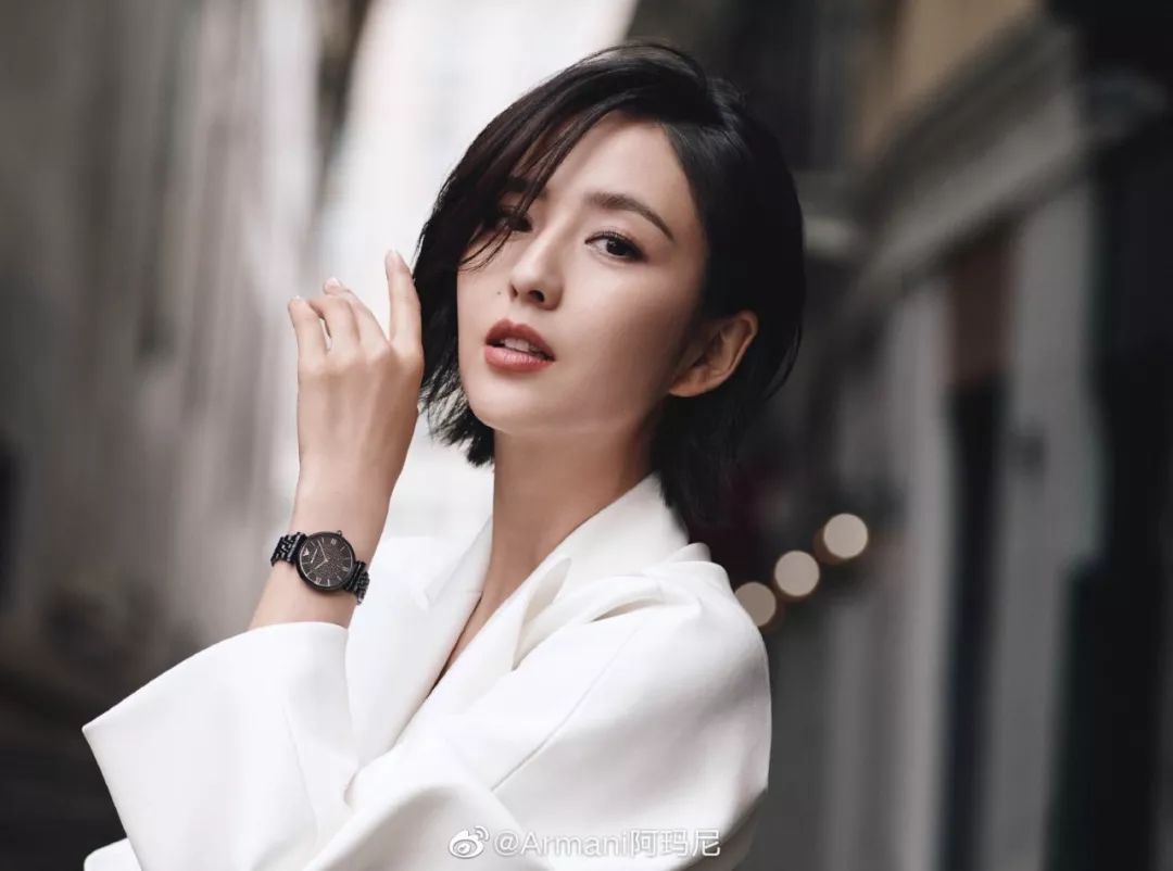 阿玛尼满天星佟丽娅同款,佟丽娅同款的阿玛尼手表