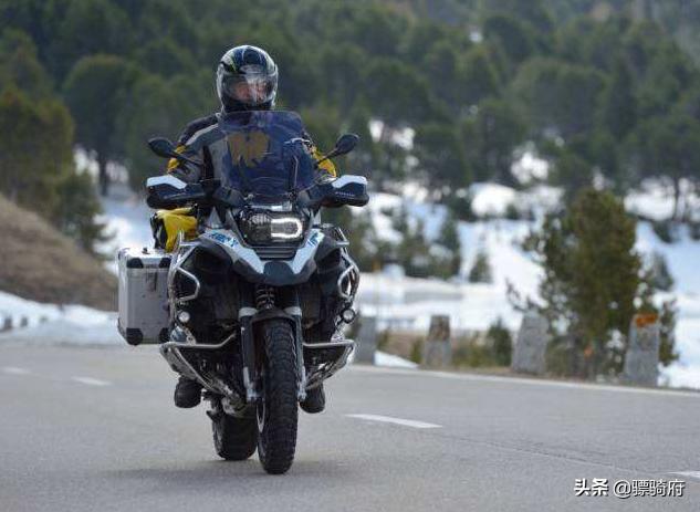 摩托如何正确起步和刹车,新手骑摩托车刹车技巧