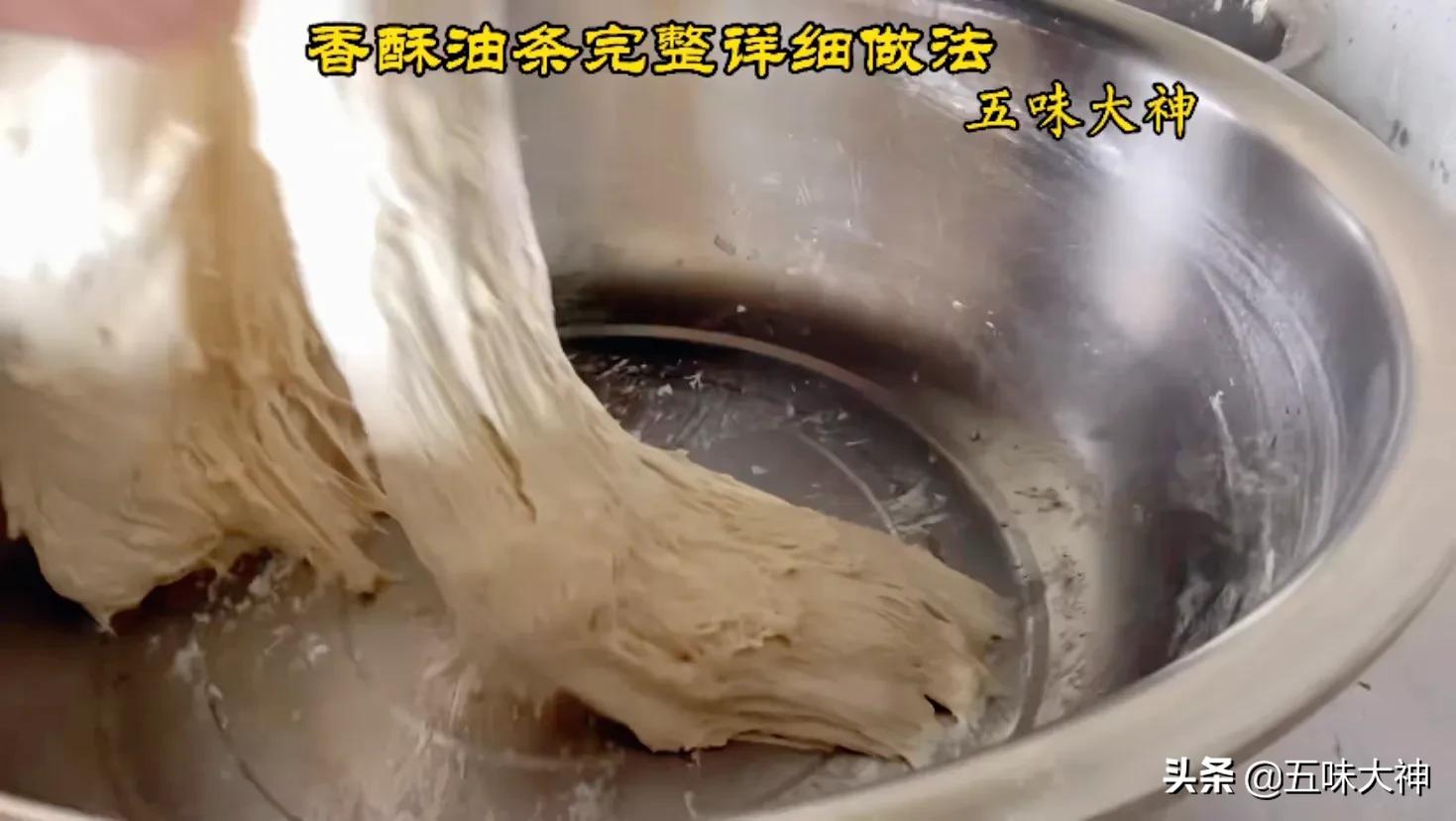 怎么能把油条炸出又软又酥,天气热怎么才能把油条做好