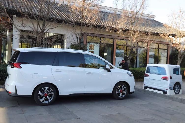 上汽大通maxusg50试驾,上汽大通g50试驾对比广汽传祺gm6