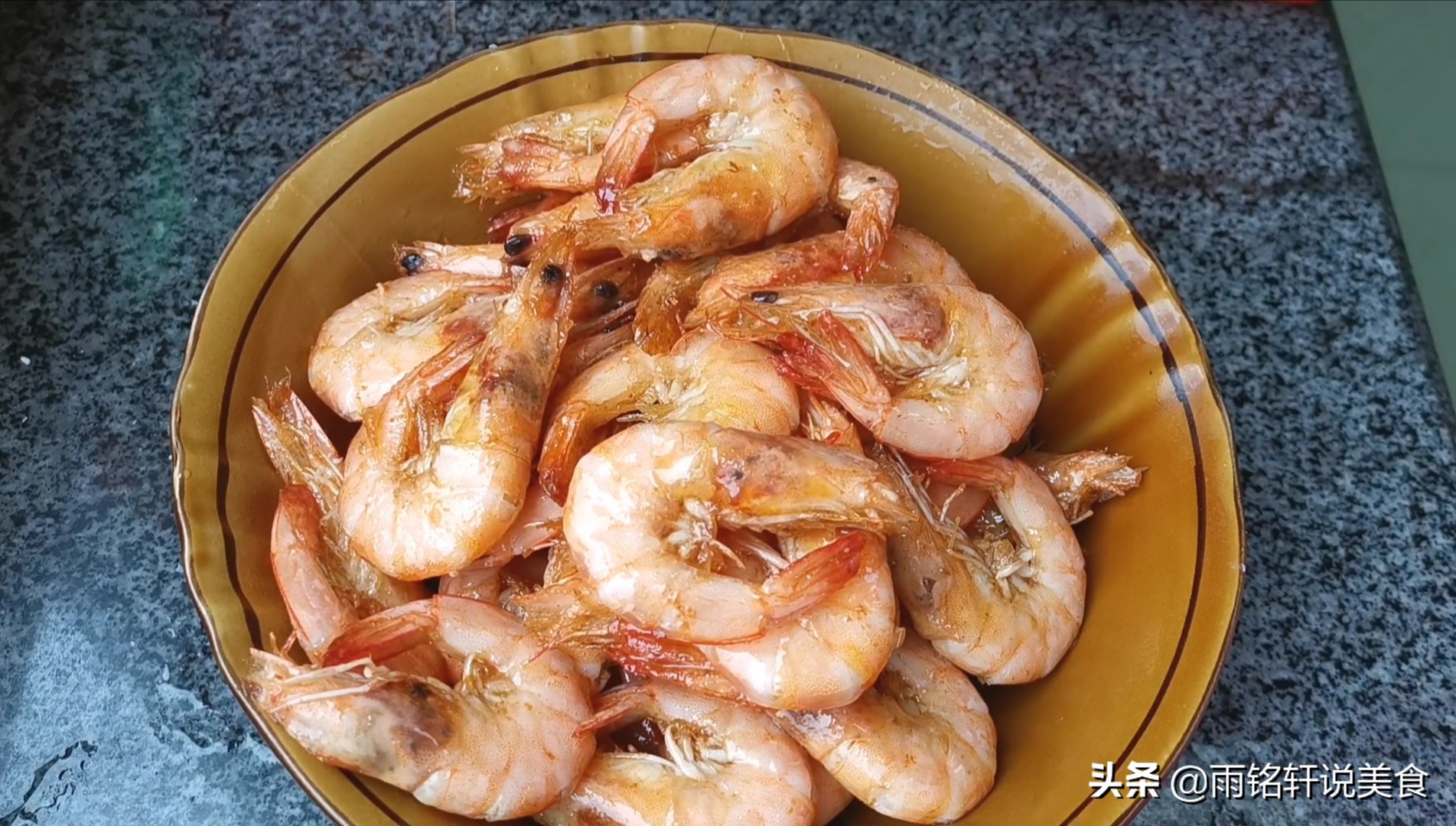 干锅虾怎么做才好吃,干锅虾怎么做的才好吃