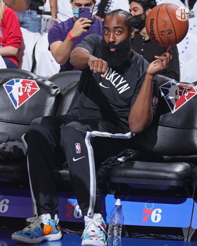 一周打三次球外场篮球鞋耐克,阿迪达斯一周鞋