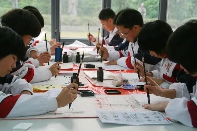 福州市贵族中学,福州高中三年的学费