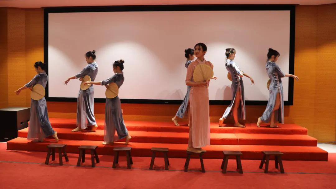 寒假在托管班的一天300字,假期托管班一日三餐