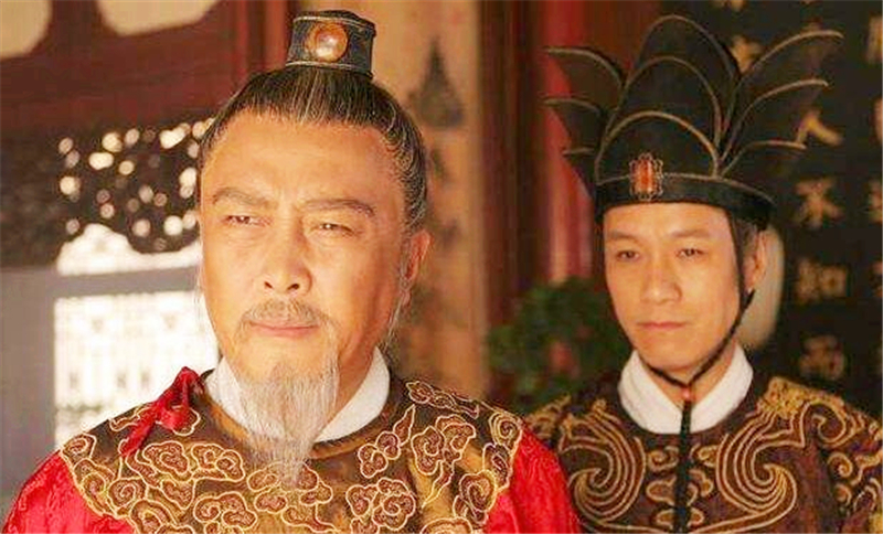 宰相告老还乡之后，与地方县令相比谁的权力更大？别说你不知道