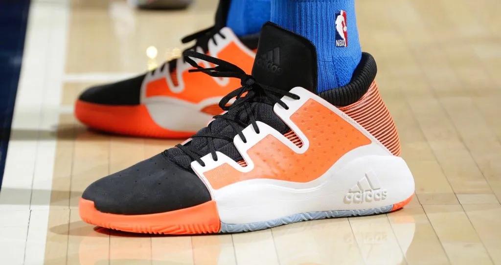 施罗德决赛上脚球鞋,纳迪尔施罗德球鞋