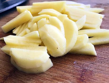 炸薯条又酥脆又好吃又简单的方法,炸薯条只需三技巧薯条酥脆可口