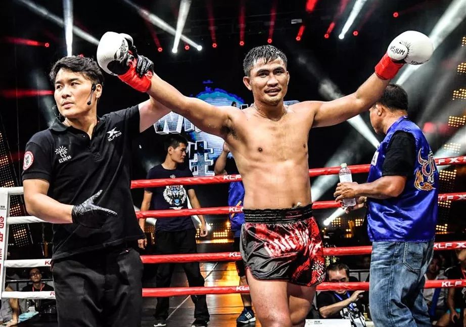 泰拳王江通猜的技术特点,江通猜vs古拉宾