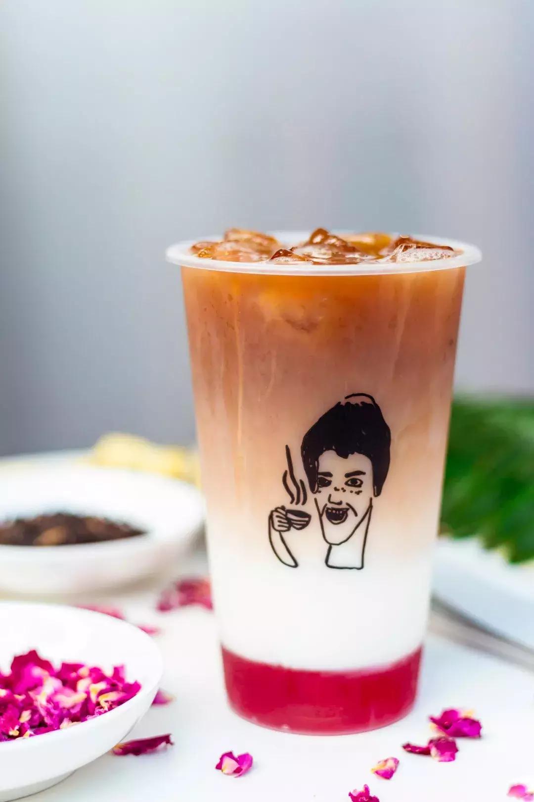 火爆台湾的“丑丑奶茶”首现厦门，拿着5分钟竟被搭讪10次……