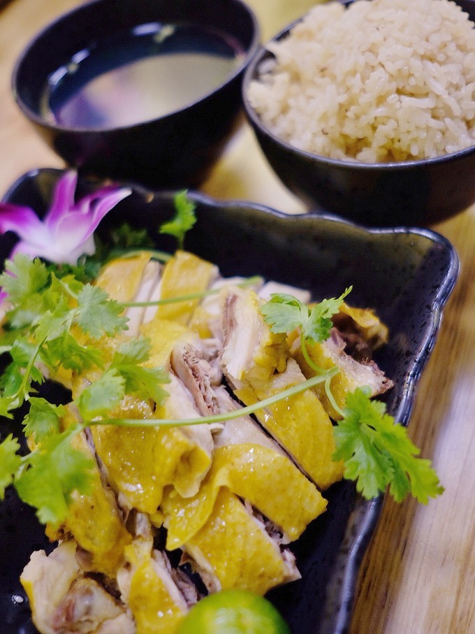 带孩子去三亚泡酒店首选之地,三亚阿罗哈酒店附近美食