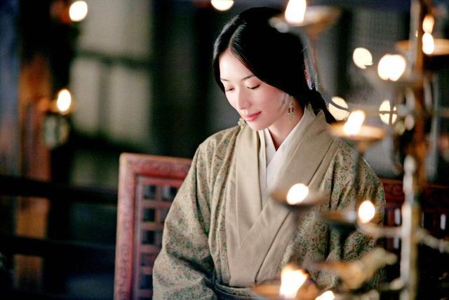 周瑜死后貌美的小乔跟谁过了,孙权周瑜和大小乔