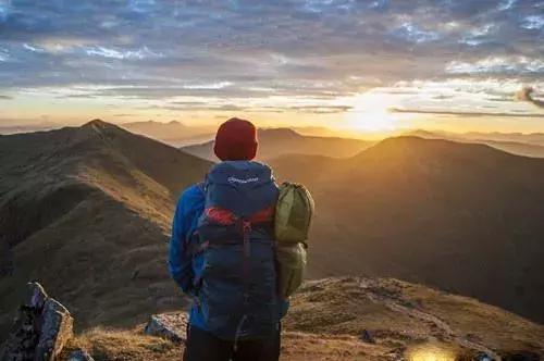 在户外迷路时最好的做法,野外迷路怎么办小技巧