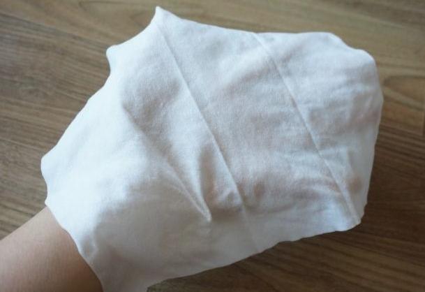 可以用湿纸巾擦屁股吗,刚出生小狗可以用湿纸巾擦屁股吗