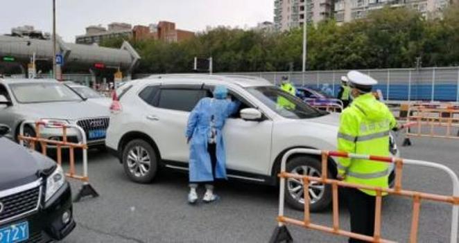 海外华人为祖国运送口罩,在日华人免费送口罩