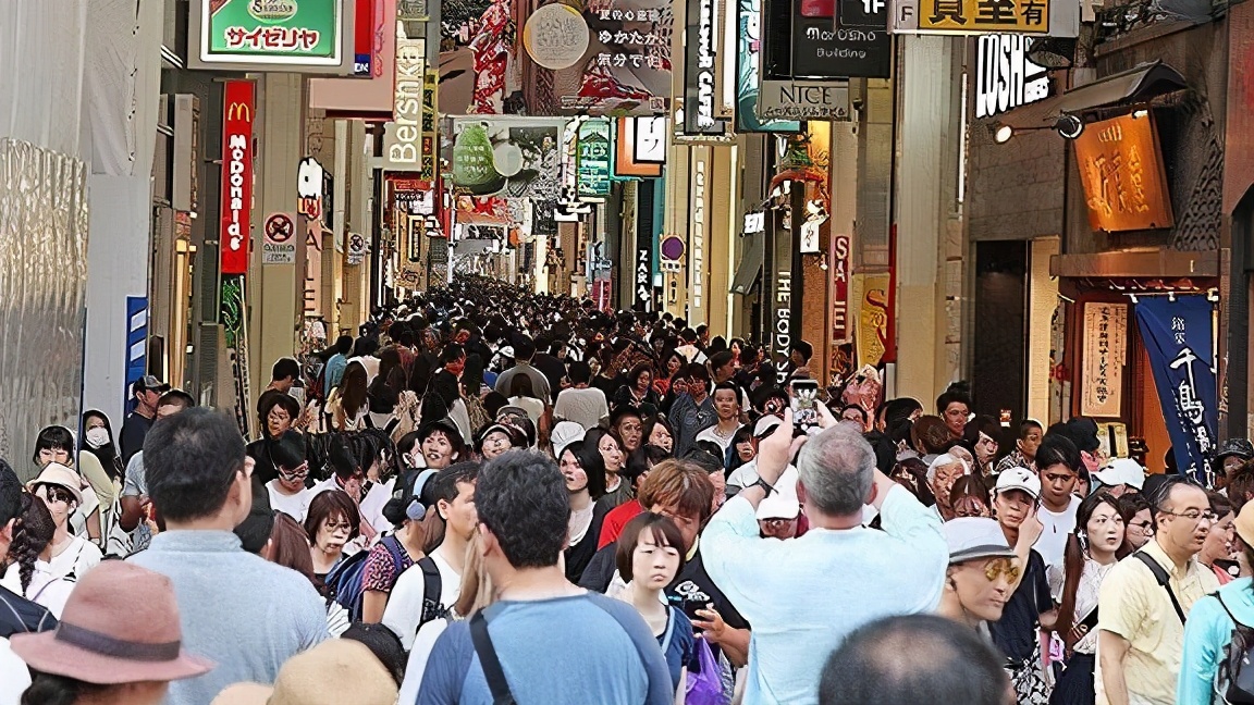 警惕！看各国黑心免税店对待国人花招百出，就是坑你没商量