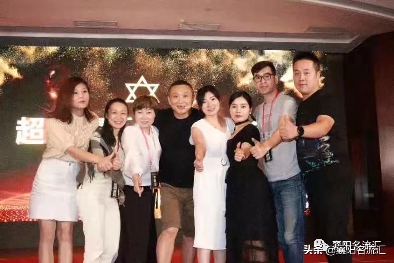 15岁出来闯荡社会的女生,女子15岁出来打拼