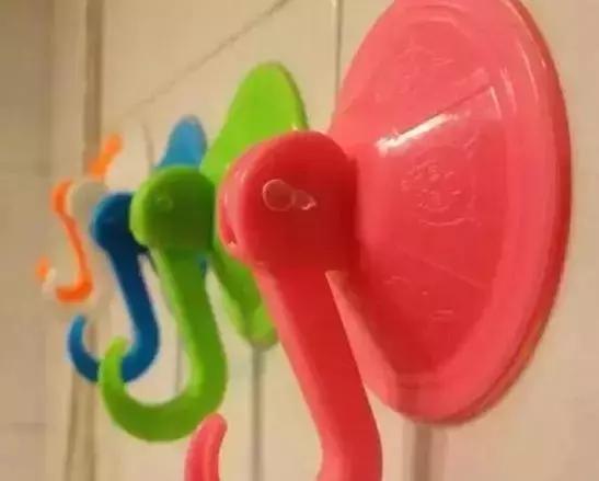 吸盘挂钩总往下掉一招让它变牢固,吸盘挂钩怎么去掉最快方法