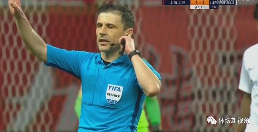 蒿俊闵禁区传球,蒿俊闵与埃尔克森手球