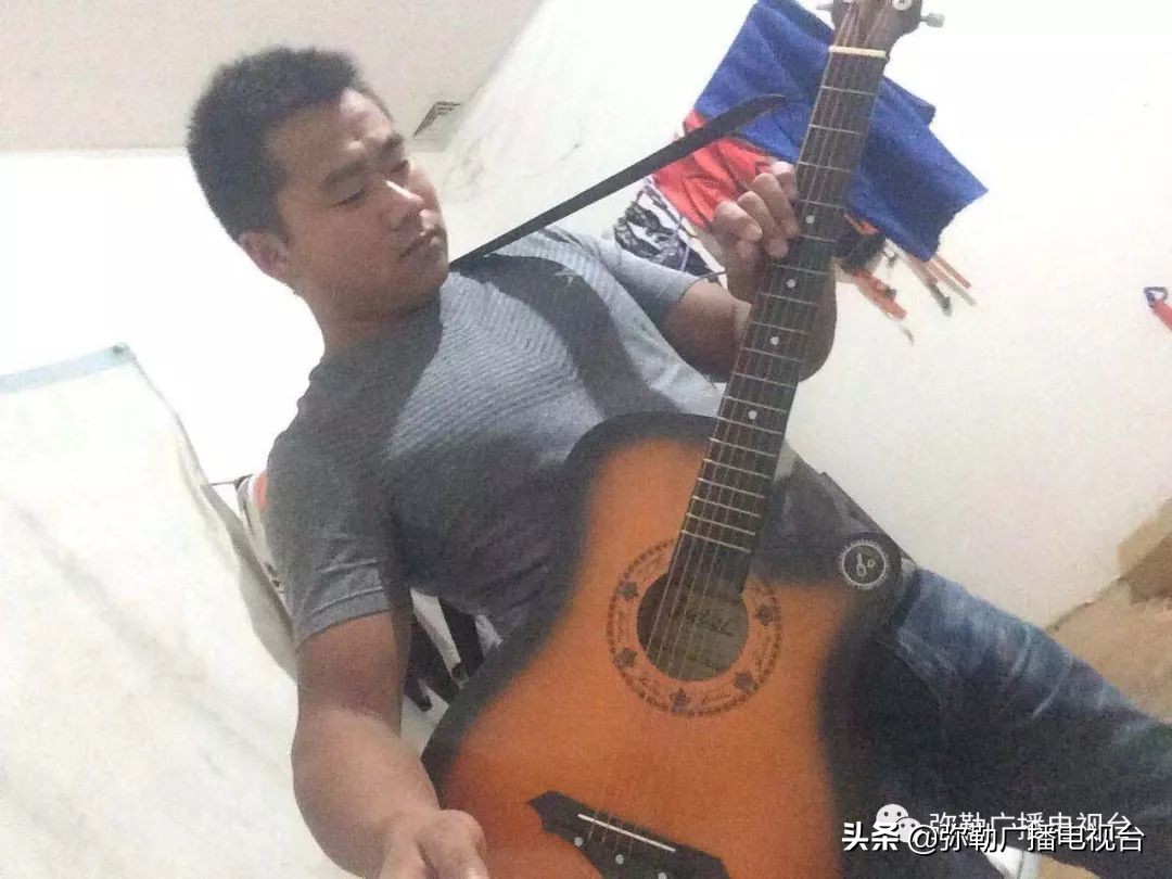 弥勒这一家子，穷！穷！富！富