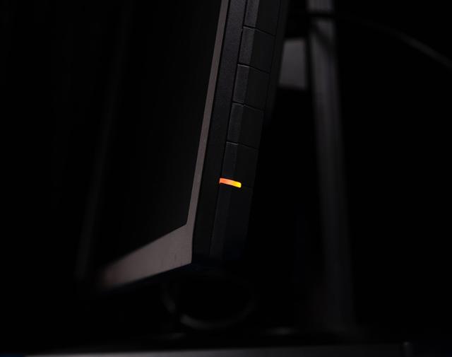 这套花费超过2W的桌面看起来是如此朴素