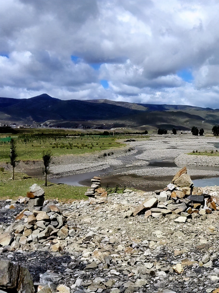 稻城亚丁这里有你想要的诗和远方,在稻城亚丁视频