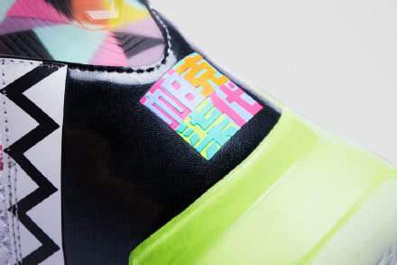 楦挎槦灏斿厠澶╂灑璇勬祴,楦挎槦灏斿厠澶╂灑濂囧脊閰嶈壊