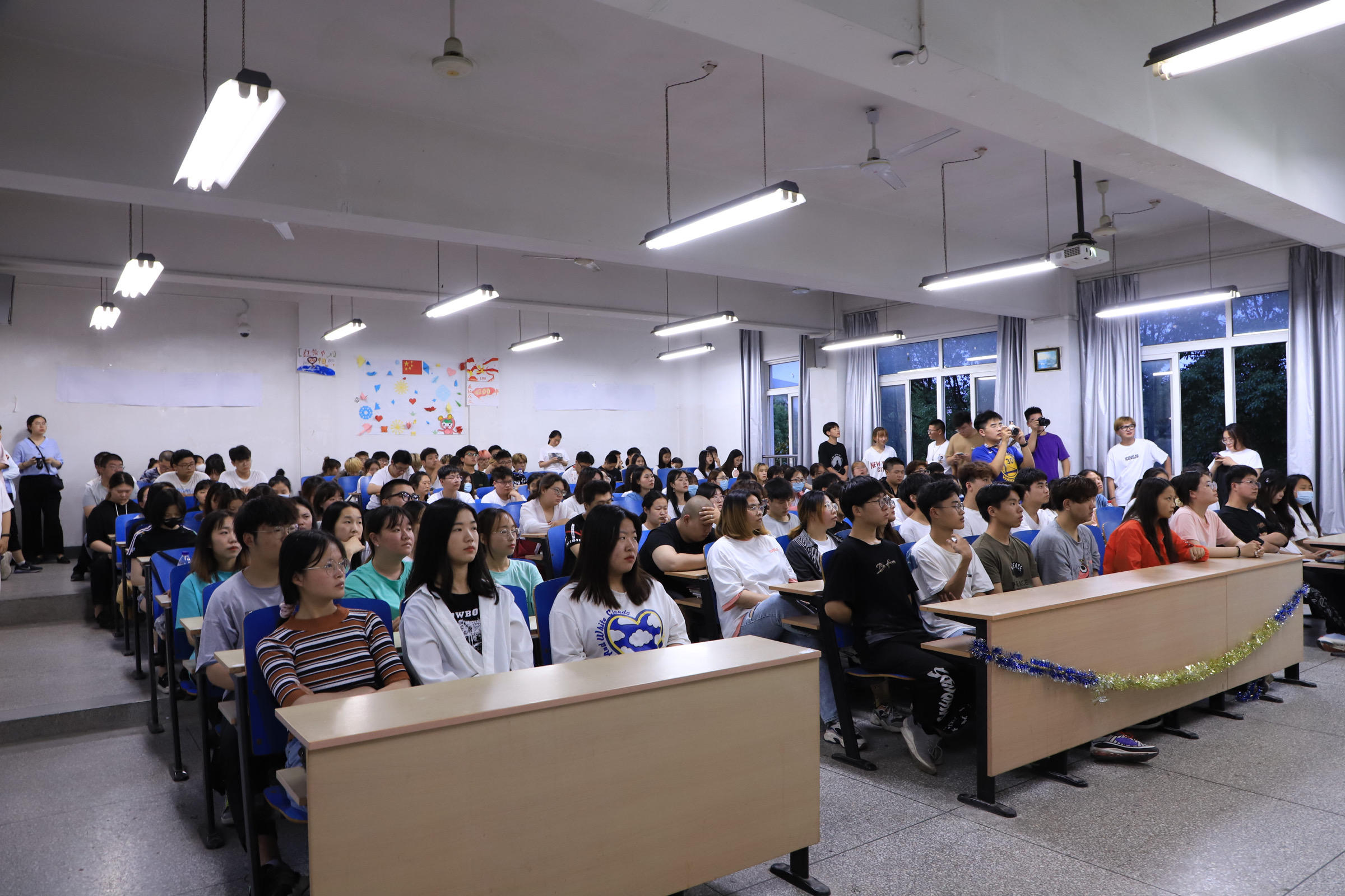 学*党**史践行我为群众办实事—王纯律师走进大学开展反诈维权讲座