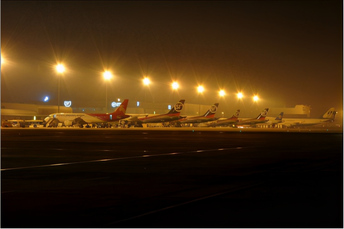 顺丰快递品牌形象分析,顺丰快递的统一品牌策略