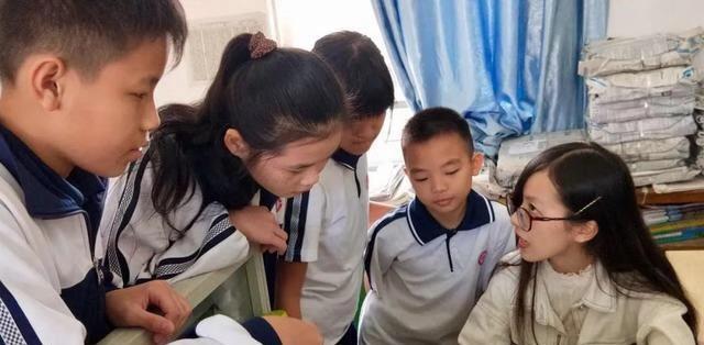 90后单眼老师的自信,90后单眼女教师